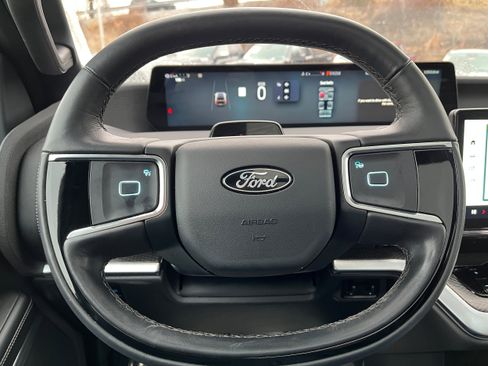 Used 2025 Ford Expedition Platinum w/ Stealth Performance Package image 26