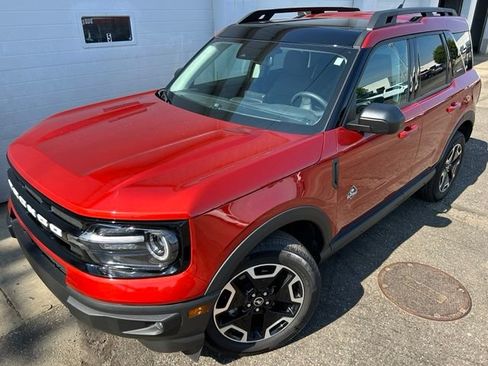 Used 2023 Ford Bronco Sport Outer Banks w/ Tech Package AWD/4WD image 1