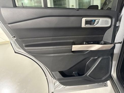 Used 2023 Ford Explorer Limited w/ Limited Technology Package RWD image 16