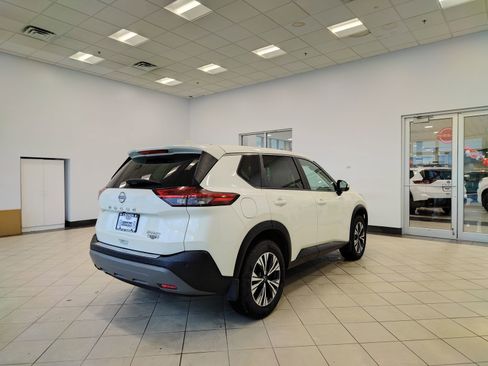 Used 2023 Nissan Rogue SV AWD/4WD image 3
