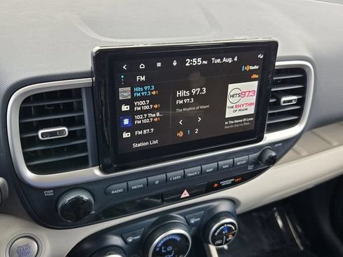 Used 2023 Hyundai Venue Limited w/ Cargo Package FWD image 17