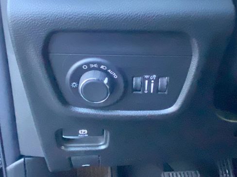 New 2025 Jeep Grand Cherokee L Altitude image 8