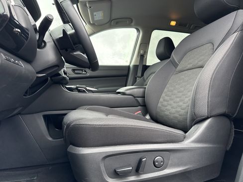 Used 2025 Nissan Pathfinder SV image 15