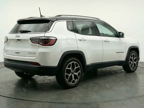 Used 2025 Jeep Compass Limited image 9