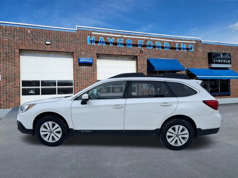 Used 2017 Subaru Outback 2.5i Premium image 2