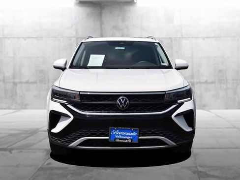 Certified 2023 Volkswagen Taos SE w/ Panoramic Sunroof Package AWD/4WD image 4