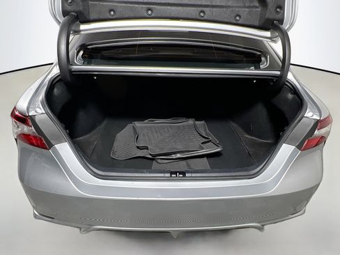 Used 2024 Toyota Camry SE image 33