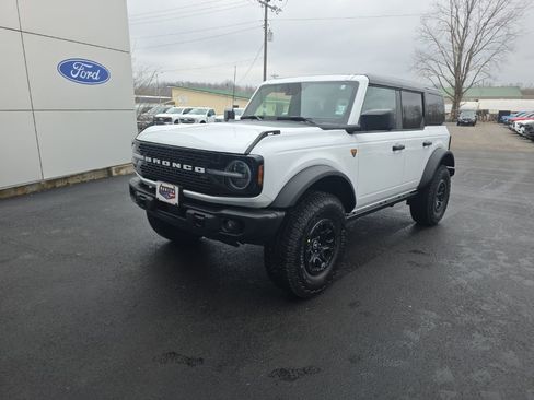 New 2025 Ford Bronco Badlands w/ Sasquatch Package image 2