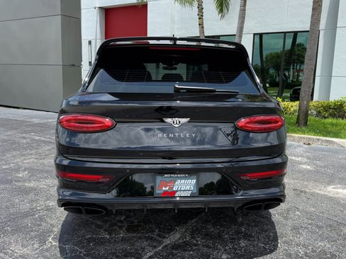 Used 2022 Bentley Bentayga AWD/4WD image 18