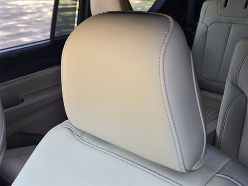 New 2025 Jeep Grand Cherokee L Limited w/ Luxury Tech Group II image 14