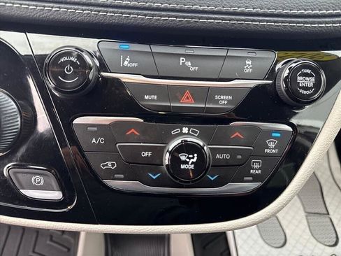 Used 2023 Chrysler Pacifica Touring-L w/ Uconnect Theater Family Group image 13