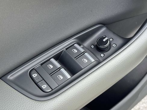 Used 2021 Audi Q8 Premium image 14