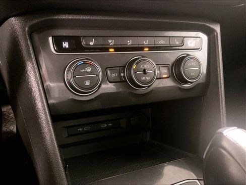 Used 2021 Volkswagen Tiguan SE image 25