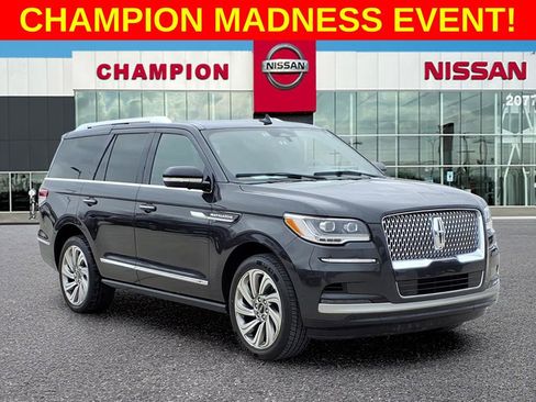 Used 2023 Lincoln Navigator Reserve image 1