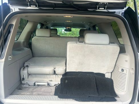 Used 2010 GMC Yukon SLT w/ SLT-2 Equipment Package AWD/4WD image 12