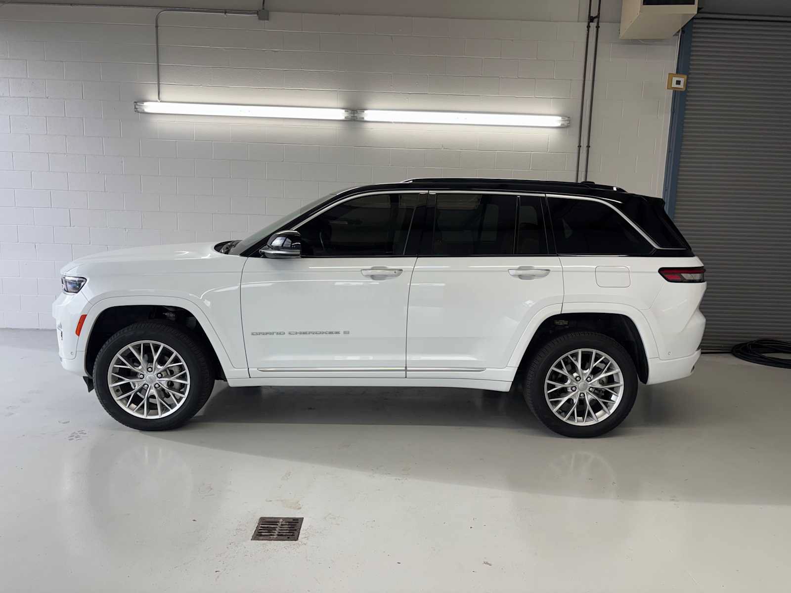 Certified 2024 Jeep Grand Cherokee Summit AWD/4WD image 1