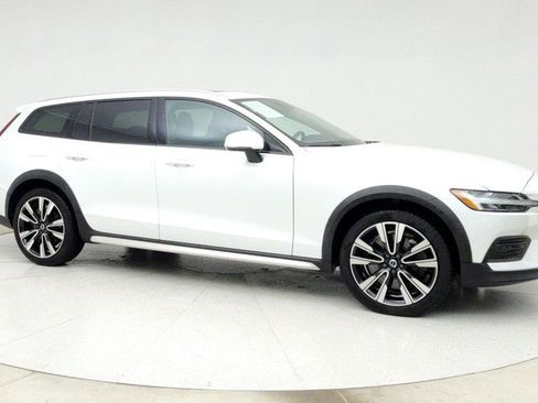 Used 2020 Volvo V60 T5 Cross Country w/ Protection Package Premier image 3