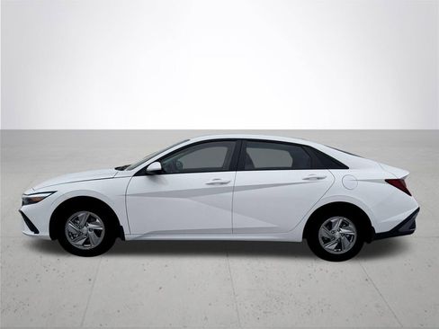 New 2026 Hyundai Elantra SE image 3