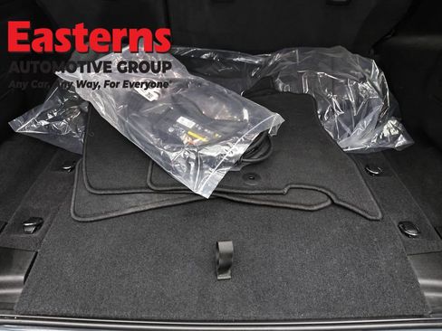 Used 2025 Jeep Wrangler Unlimited Sahara AWD/4WD image 9