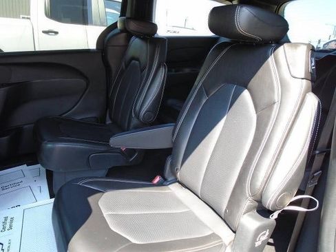 Used 2025 Chrysler Pacifica Select FWD image 20