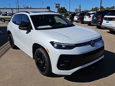 New 2026 Volkswagen Tiguan SE R-Line FWD image 3