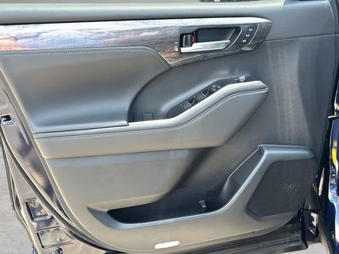 New 2026 Toyota Highlander Limited AWD/4WD image 17