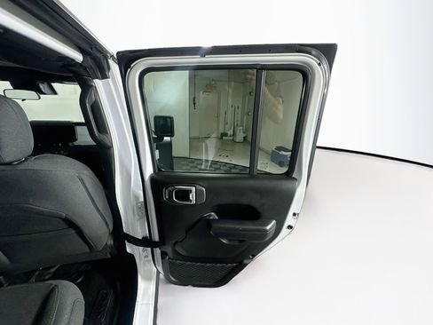 Used 2024 Jeep Wrangler Unlimited AWD/4WD image 28