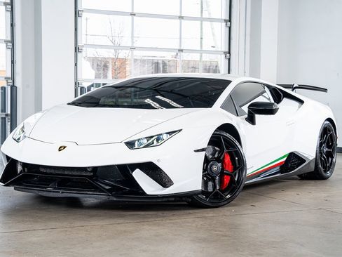 Used 2018 Lamborghini Huracan Performante image 2