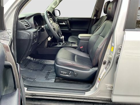 Used 2018 Toyota 4Runner TRD Off-Road Premium image 21