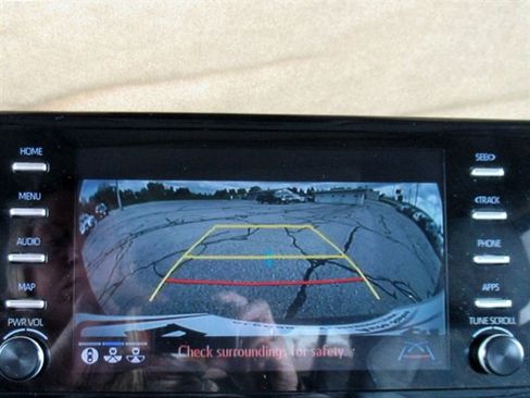 Used 2021 Toyota Sienna Limited image 28