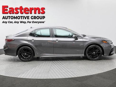 Used 2023 Toyota Camry SE image 4