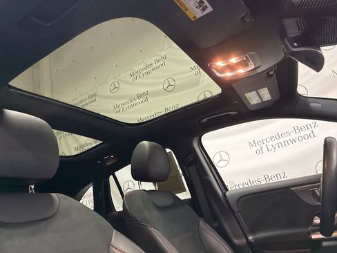 Used 2025 Mercedes-Benz GLA 250 4MATIC image 29