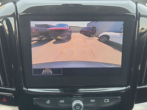 Used 2020 Chevrolet Traverse LT FWD image 14