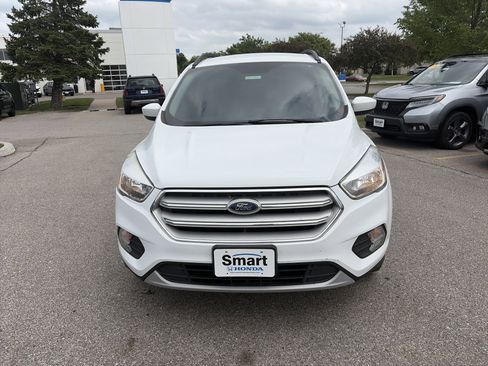 Used 2018 Ford Escape SE w/ SE Sync 3 Package FWD image 2