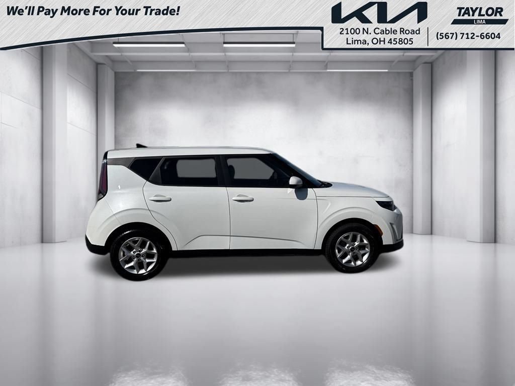 Used 2024 Kia Soul LX w/ Option Group 015 FWD image 16