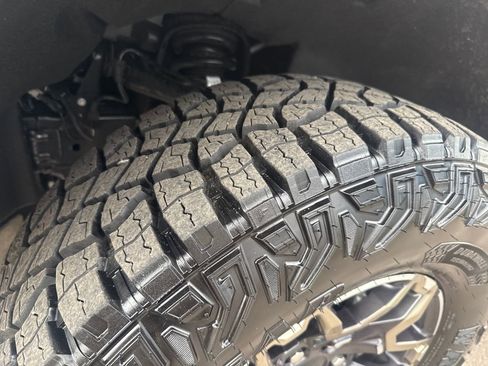 Used 2025 Chevrolet Colorado ZR2 w/ Technology Package image 29