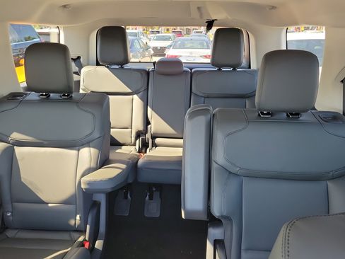 New 2026 Ford Expedition Active image 11