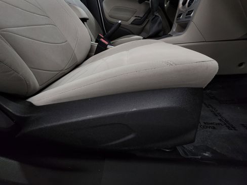 Used 2014 Ford Fiesta SE image 24