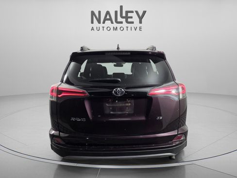 Used 2018 Toyota RAV4 SE image 5