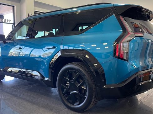 Used 2026 Kia EV9 Land w/ Nightfall Edition Package image 3