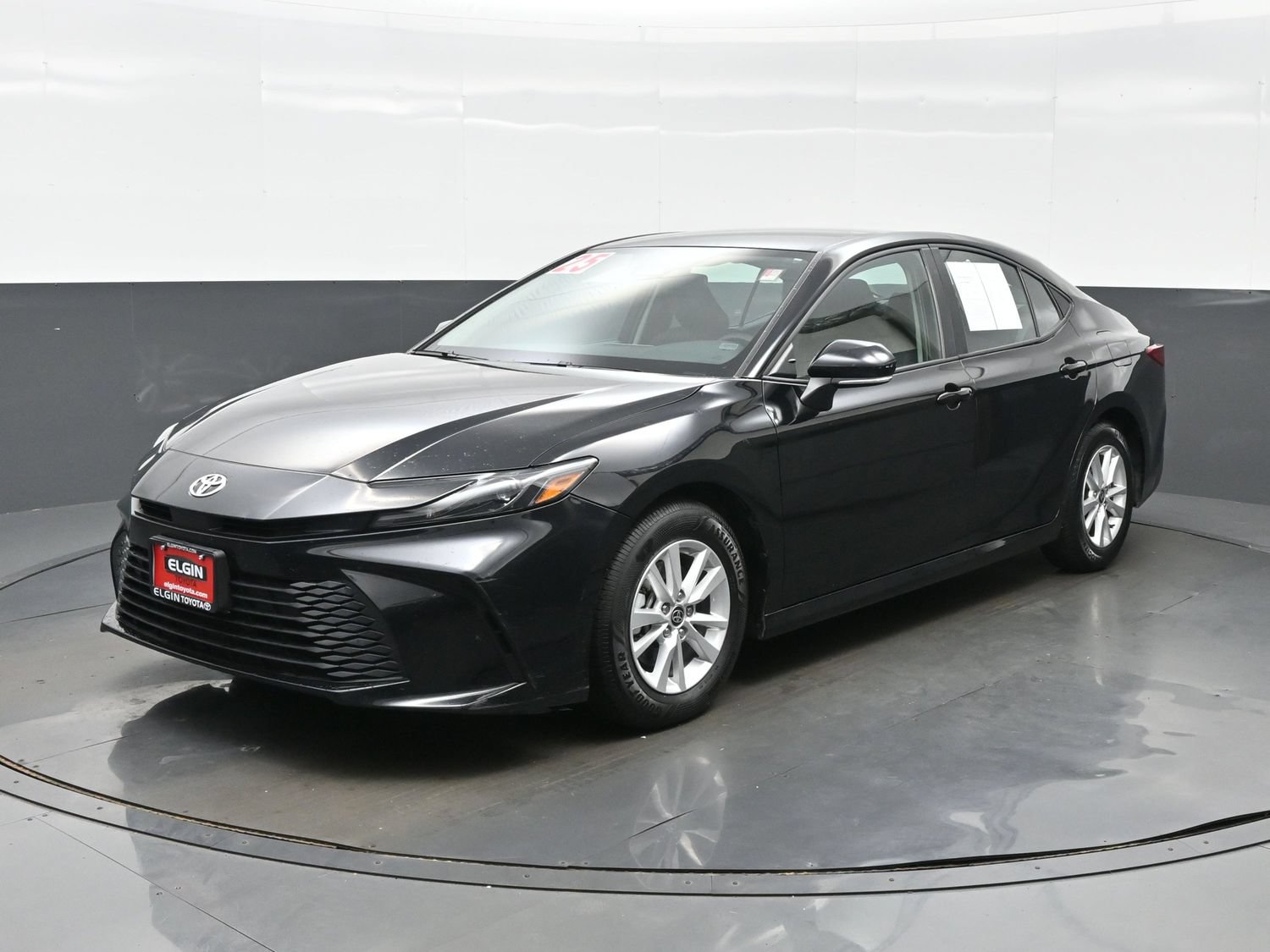 Used 2025 Toyota Camry LE FWD image 2