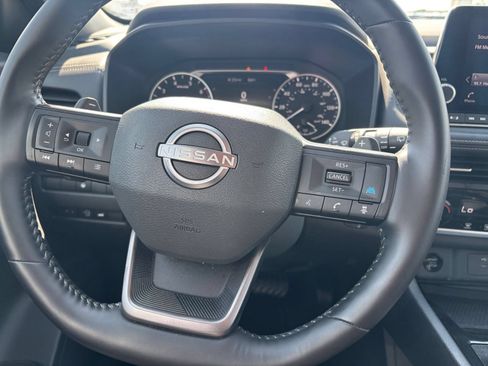 Used 2025 Nissan Rogue SV FWD image 30