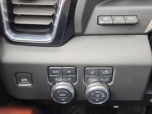 Used 2024 GMC Sierra 3500 Denali Ultimate AWD/4WD image 34