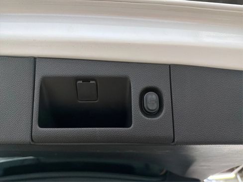 Used 2016 Cadillac Escalade Premium AWD/4WD image 47