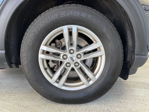 Used 2022 Ford Explorer XLT w/ Equipment Group 202A AWD/4WD image 9