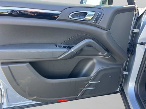 Used 2017 Porsche Cayenne Platinum Edition image 35