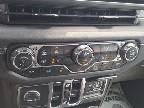 Used 2025 Jeep Wrangler Unlimited Sahara w/ Safety Group AWD/4WD image 15