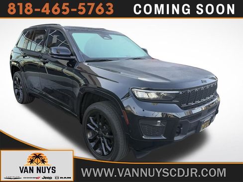 Used 2022 Jeep Grand Cherokee Overland w/ Luxury Tech Group IV image 1