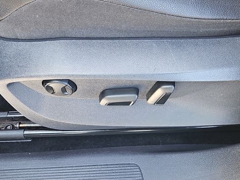 Certified 2022 Volkswagen Tiguan SE image 17