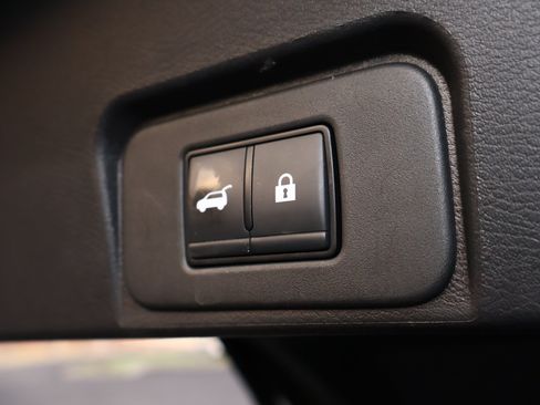 Used 2025 Nissan Rogue SV FWD image 22